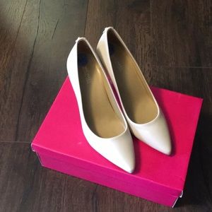 Michael Kors  cream pumps